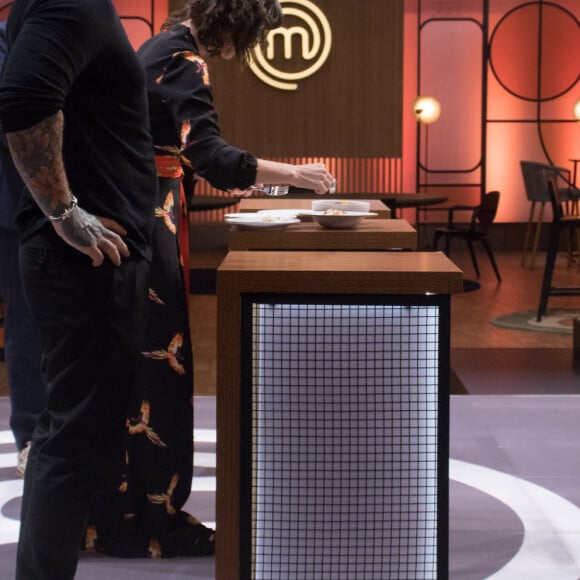 Após levar tombo em mercado do 'MasterChef 2021', Isabella Scherer vence primeira prova