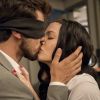 Novela 'Salve-se Quem Puder': Rafael (Bruno Ferrari) e Kyra (Vitoria Strada) se beijam em passeio