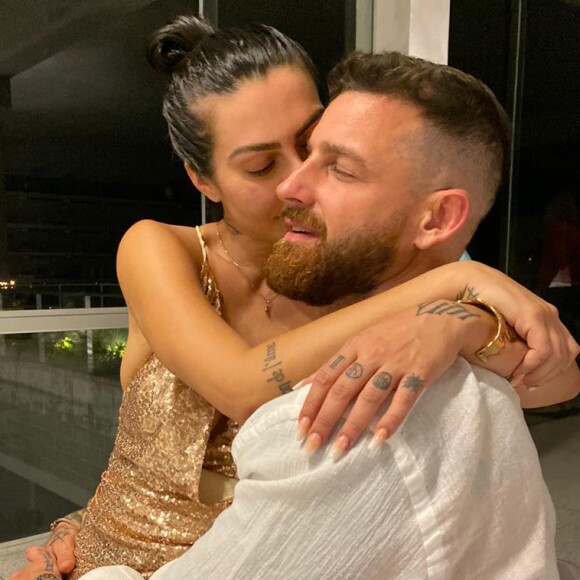 Casamento de Cleo e Leandro D'Lucca teve convidados em chamada de vídeo