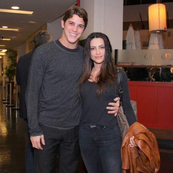 Cleo recebeu comentário de Romulo Arantes Neto em fotos de novo casamento: 'Parabéns'