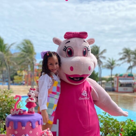 Veja vídeo e decoração de aniversário de 7 anos da filha de Wesley Safadão com Thyane Dantas em parque aquático em Fortaleza (CE)