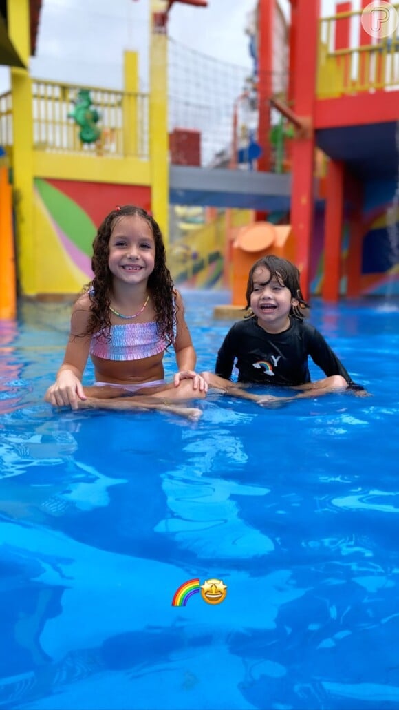 Wesley Safadão e Thyane Dantas levam filhos em parque aquático para comemorar aniversário da mais velha Ysis, de 7 anos