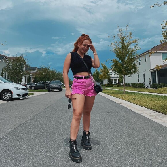 1 bolsa, 5 looks: Larissa Manoela provando que dá para misturar peças sem deixar o estilo de lado