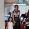 Camila Pitanga chega acompanhada da filha, Antonia, de 4 anos