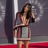 Kim Kardashian abusa no decote do vestido Balmain