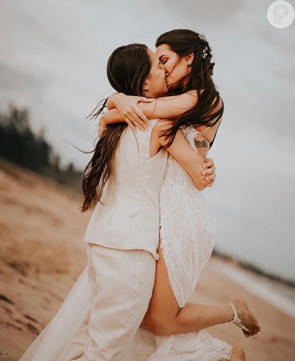 Sertaneja Maria Clara e a modelo Fernanda Aguiar terminaram casamento de 7 meses