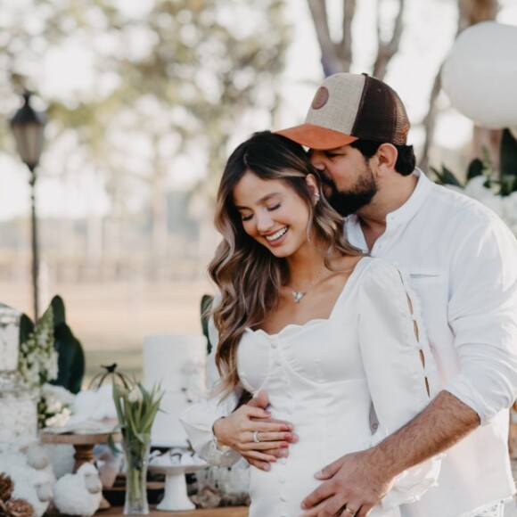 Grávida pela 2ª vez, Biah Rodrigues escolheu batizar a filha de Fernanda