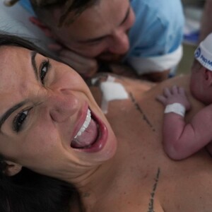 Bianca Andrade teve 20 horas de duração de parto e revelou dificuldades de amamentação 1 semana após nascimento do bebê em desabafo