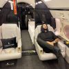 Avião particular de Gusttavo Lima tem duas camas e espaço para 14 pessoas