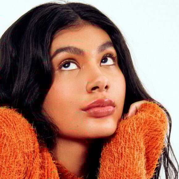 Pocah também lançou uma música recentemente, a canção 'Muito Prazer'