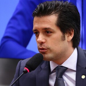 Guilherme Mussi pretende deixar carreira política de lado para preservar Marina Ruy Barbosa