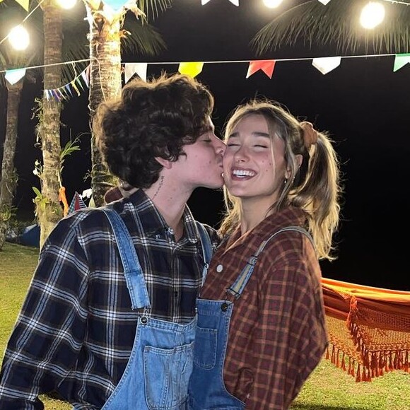 Sasha Meneghel comemorou com o marido, João Figueiredo, seu aniversário de 23 anos em festa junina