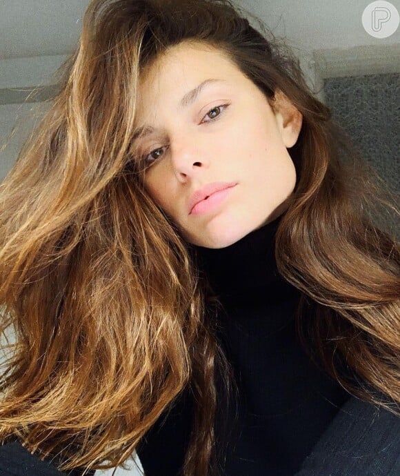 Dayane Mello exibe várias selfies no Instagram