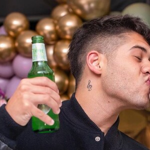 Virgínia deu um tênis grifado a Zé Felipe de Dia dos Pais