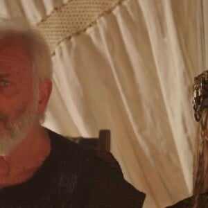 Na novela 'Gênesis', Esaú (Cirillo Luna) surpreende o pai, Isaque (Henri Pagnoncelli), ao entrar em sua tenda
