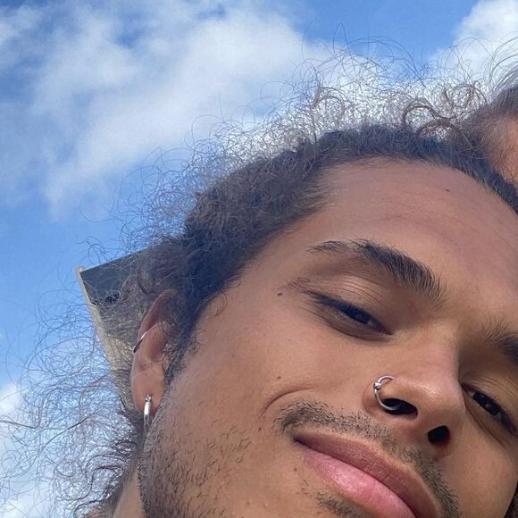 Vitão e Luísa Sonza ainda estariam juntos, mas cantor apagou todas as fotos de seu instagram recentemente