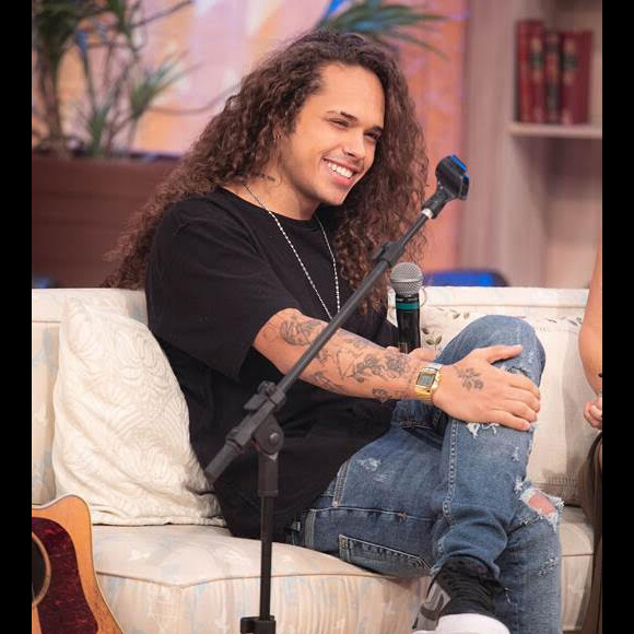 Vitão manteve apenas dois vídeos em seu perfil, ambos soando como uma crítica aos ataque de ódio na internet