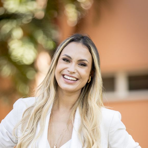 Sarah Andrade deixou o cabelo mais claro e Lucas Viana a encheu de elogios