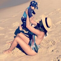 Filho de Sthefany Brito curte praia com atriz e surpreende por tamanho em fotos