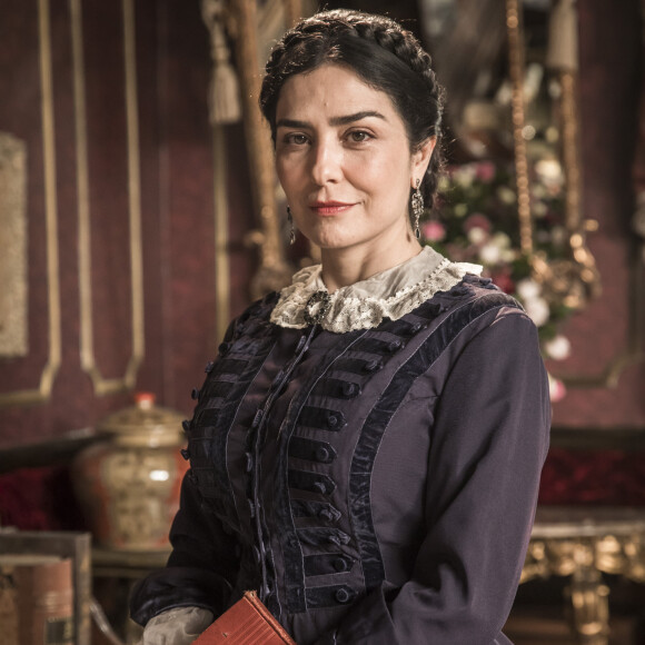 Na novela 'Nos Tempos do Imperador', Teresa (Letícia Sabatella) chega a comemorar sucesso do plano para afastar D.Pedro II (Selton Mello) de Luísa (Mariana Ximenes)