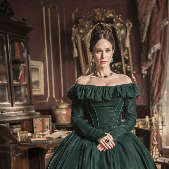 Na novela 'Nos Tempos do Imperador', Luísa (Mariana Ximenes) é rival de Teresa (Letícia Sabatella) no amor de D.Pedro II (Selton Mello)