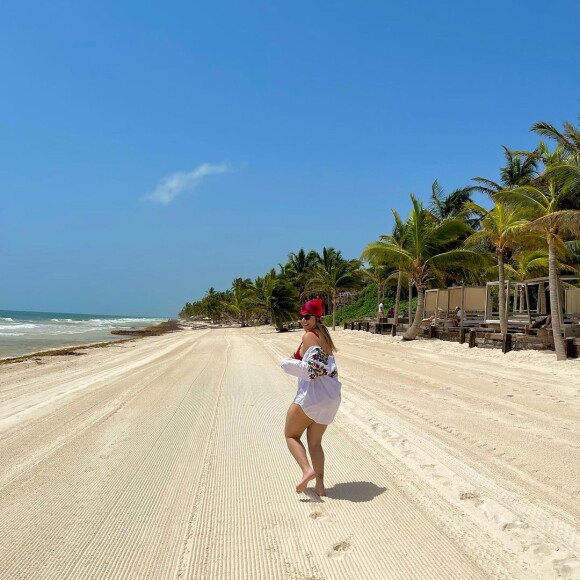 Marília Mendonça encanta fãs com fotos das férias no México