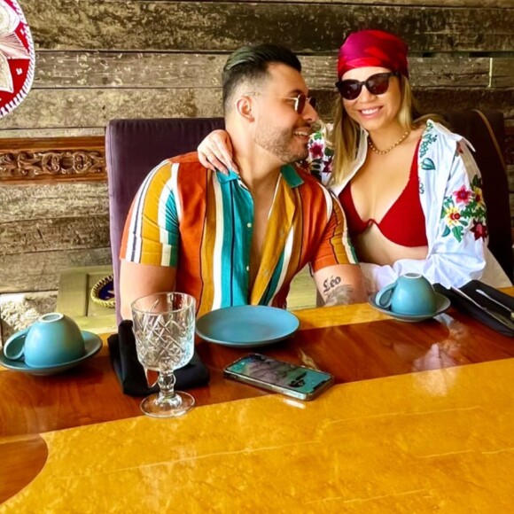 Marília Mendonça recebeu pedido de foto no México por fã e Murilo Huff comemorou fama internacional da namorada