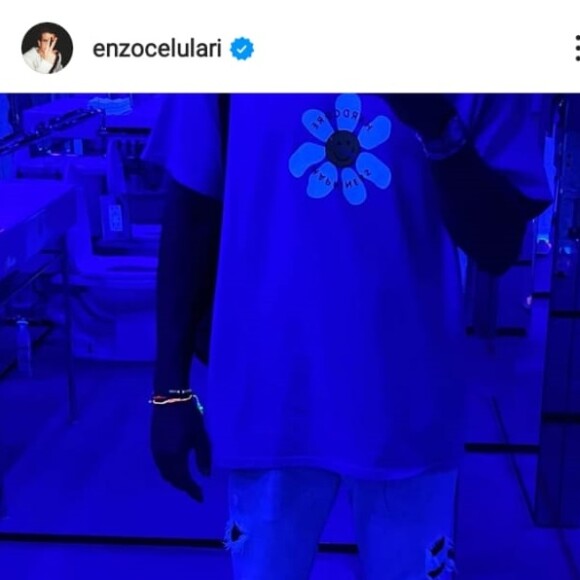 Enzo Celulari posta foto conceitual com luz azul e Bruna Marquezine curte