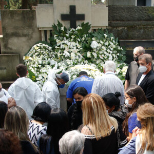Família e amigos sepultaram Dudu Braga, filho de Roberto Carlos