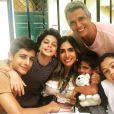 Marcio Garcia  costuma mostrar a família reunida para assistir o 'The Voice Kids'  
