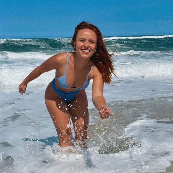 Larissa Manoela curte praia do Rio de Janeiro