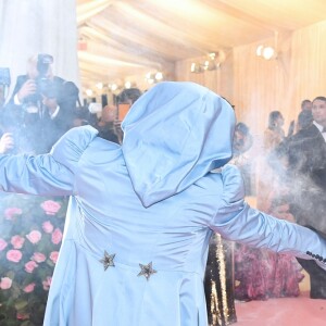 Zendaya roubou a cena no MET Gala de 2019, ao usar vestido 'mágico' de Cinderela
