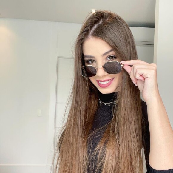 A influencer disse que, por causa da gravidez, seus seios cresceram muito