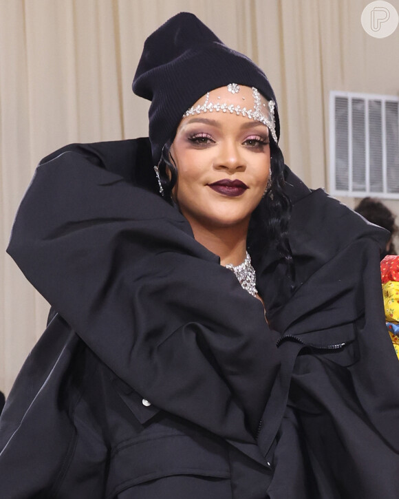Maquiagem para casamento com tons de roxo: Rihanna inspira com visual no MET Gala