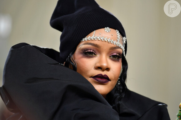 Maquiagem de casamento com batom escuro: Rihanna inspira com visual do MET Gala 2021