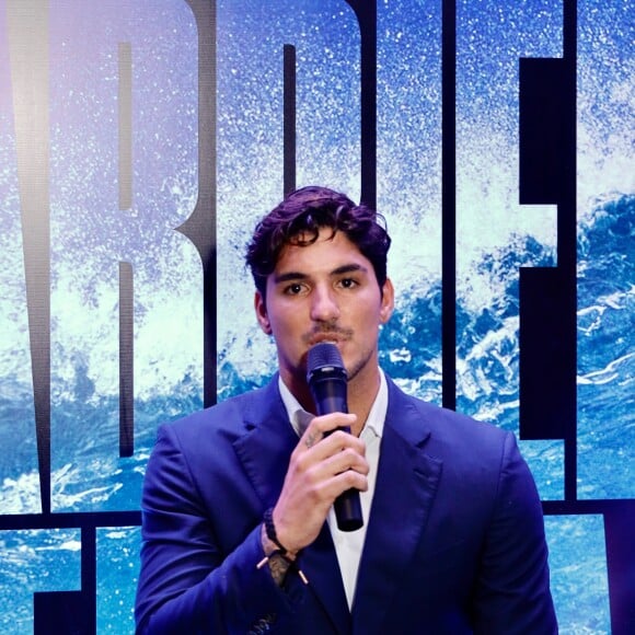 Em Maresias, cidade no litoral de São Paulo, mãe de Medina não é bem vista