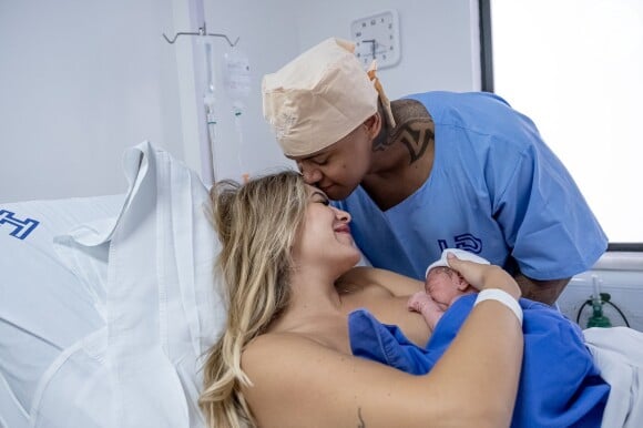 Filha de Lorena Improta e Léo Santana, Liz nasceu através de um parto normal