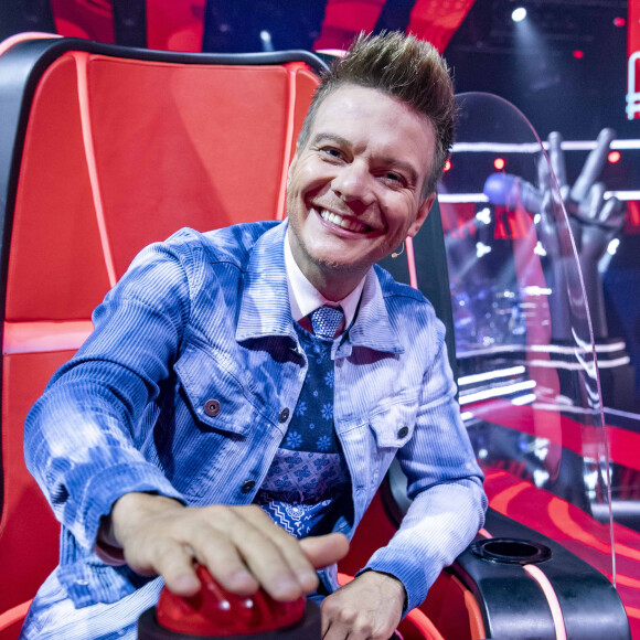 Michel Teló fez homenagem ao vencedor do 'The Voice Kids', Gustavo Bardim