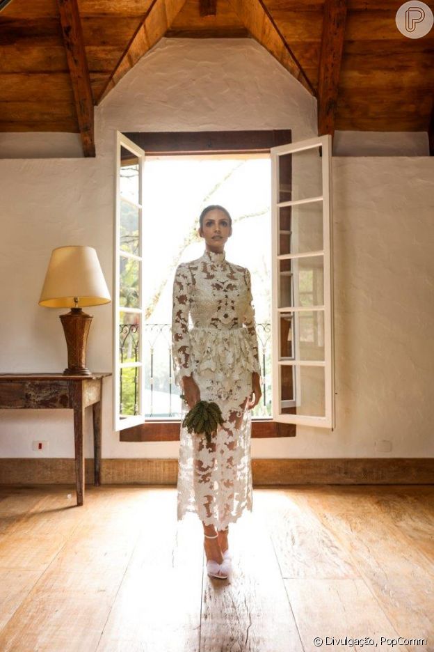 Vestido de Carol Celico foi feito a partir de tule rendado