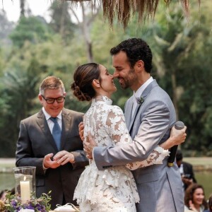 Carol Celico e Eduardo Scarpa casaram pela segunda vez no sábado (25) após cerimônia religiosa intimista no início do mês