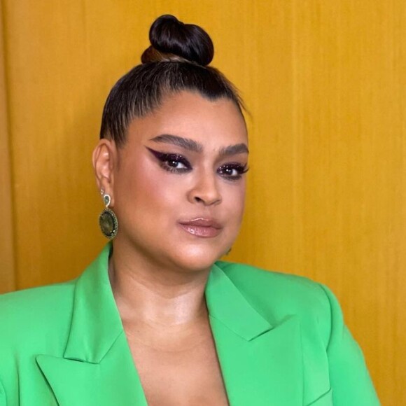 Looks de Preta Gil são muito alegres e repletos de cores