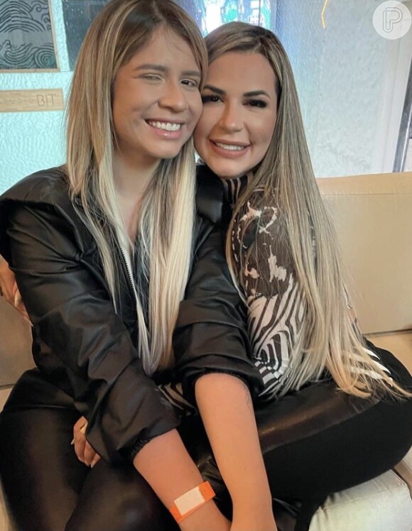 Deolane Bezerra, viúva de MC Kevin, postou foto com Marília Mendonça ao voltar para o Instagram após ser banida