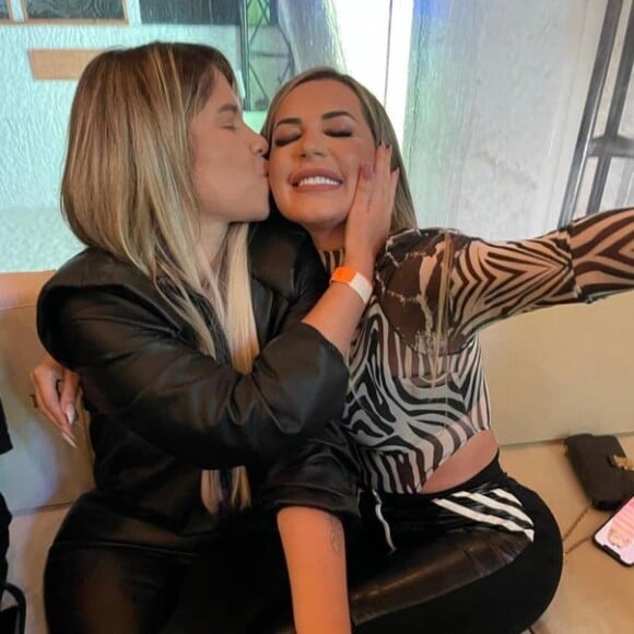 Deolane Bezerra, viúva de MC Kevin, postou foto com Marília Mendonça: 'Só sei que a energia bateu! Que conversa top! Mulher é mulher!'