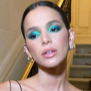 Bruna Marquezine usou looks cheios de personalidade em Paris