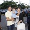 Fernanda Pontes e o marido, Diogo Boni, levam a filha, Maria Luiza, de 1 ano