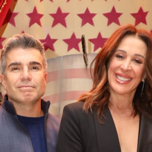 Claudia Raia e o marido, Jarbas Homem de Mello na estreia VIP do musical de Murilo Rosa