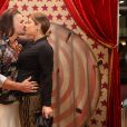 Priscila Fantin e Bruno Lopes foram à estreia VIP do musical 'Barnum - O Rei do Show'