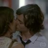 Bianca (Bruna Hamu) beija Henrique (Michel Joelsas) em 'Malhação'