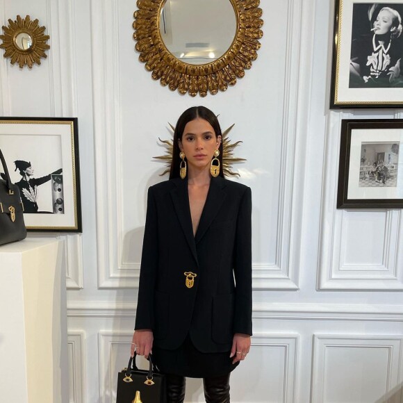 Bruna Marquezine e o look 'sinistro', conforme avaliaram os fãs, para as lentes do fotógrafo João Viegas