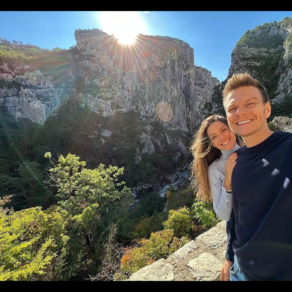 Michel Teló e Thais Fersoza estão na capital mais romântica do mundo para celebrar 7 anos de casamento: Paris, França